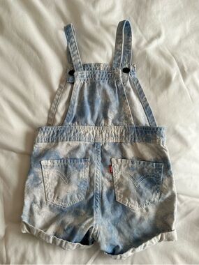 Levi's Kids Light Blue Tie-Dye Denim Short Overalls Size: 24 months